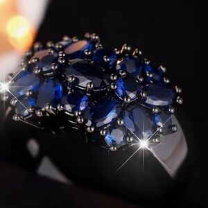 VINTAGE Blue Sapphire  Colored Gemstone Ring.